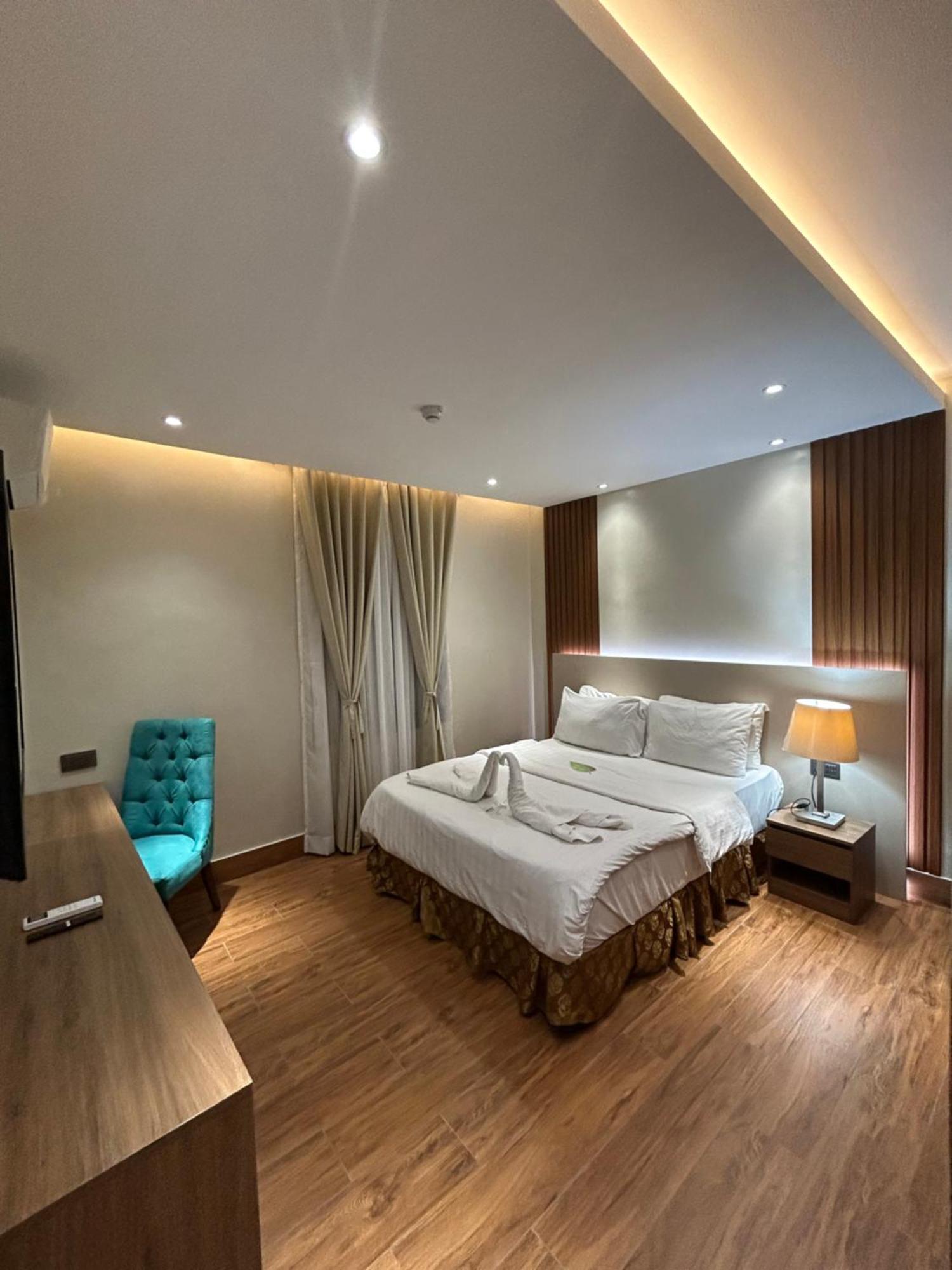 Dm Residente & Hotel 3*