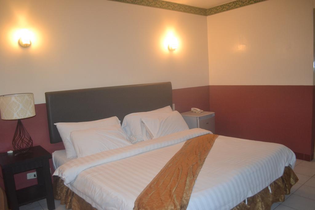 Hotel Dm Residente &