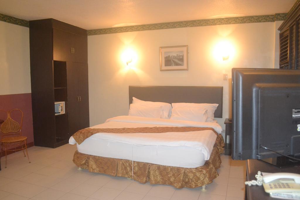 Hotel Dm Residente & 3*