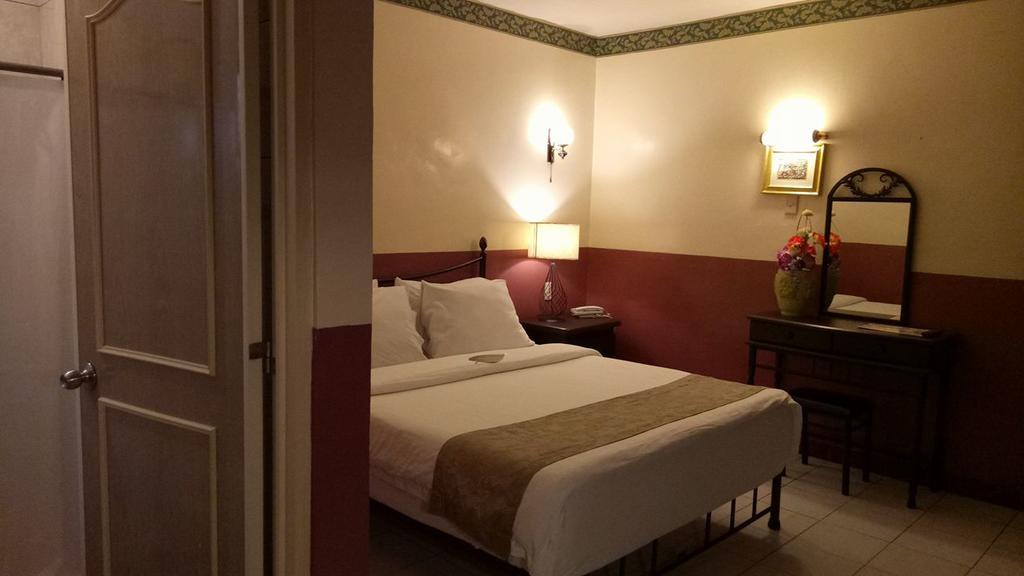 Hotel Dm Residente & 3*