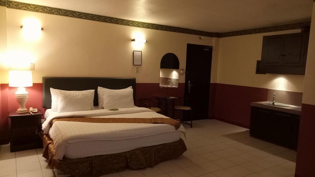 Dm Residente & Hotel 3*