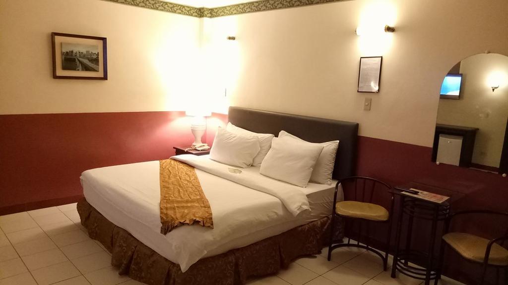 Dm Residente & Hotel Angeles