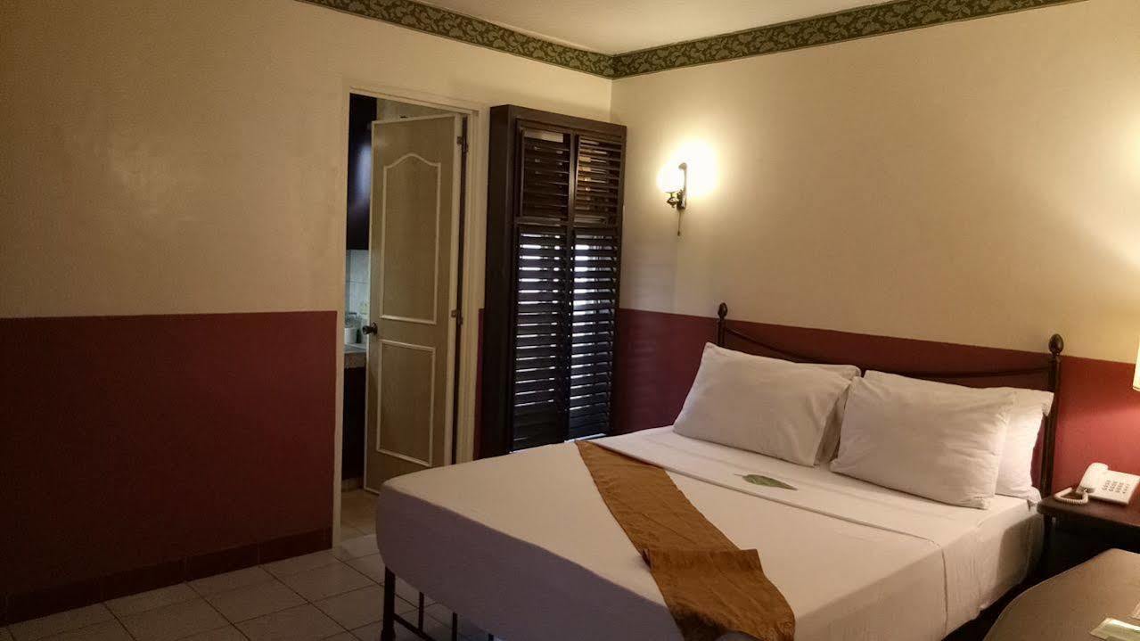 Dm Residente & Hotel Angeles